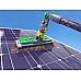Prikaz čiščenja-sončne-elektrarne-paneli-koleno