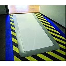 PREDPRAŽNIK LEPLJIV ZA PREZTREZANJE UMAZANIJE Z OKVIRJEM